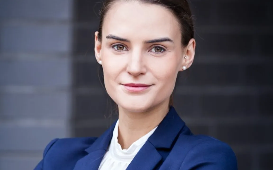 Fisch und Salat aus dem Container