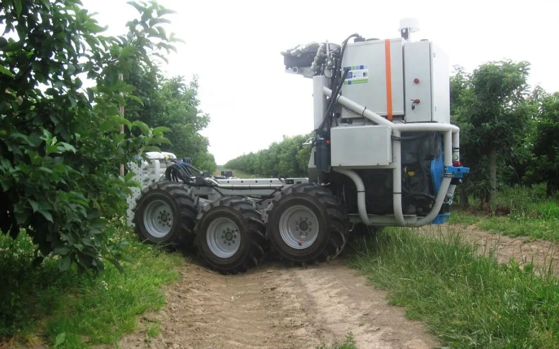 Planmäßige Markteinführung 2012: Roboter für Obstplantagen