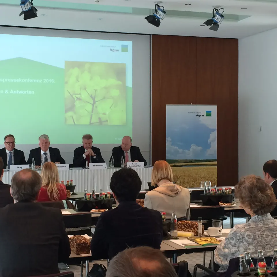 Jahrespressekonferenz 2016 / Umsatz und Absatz der Agrarchemie rückläufig