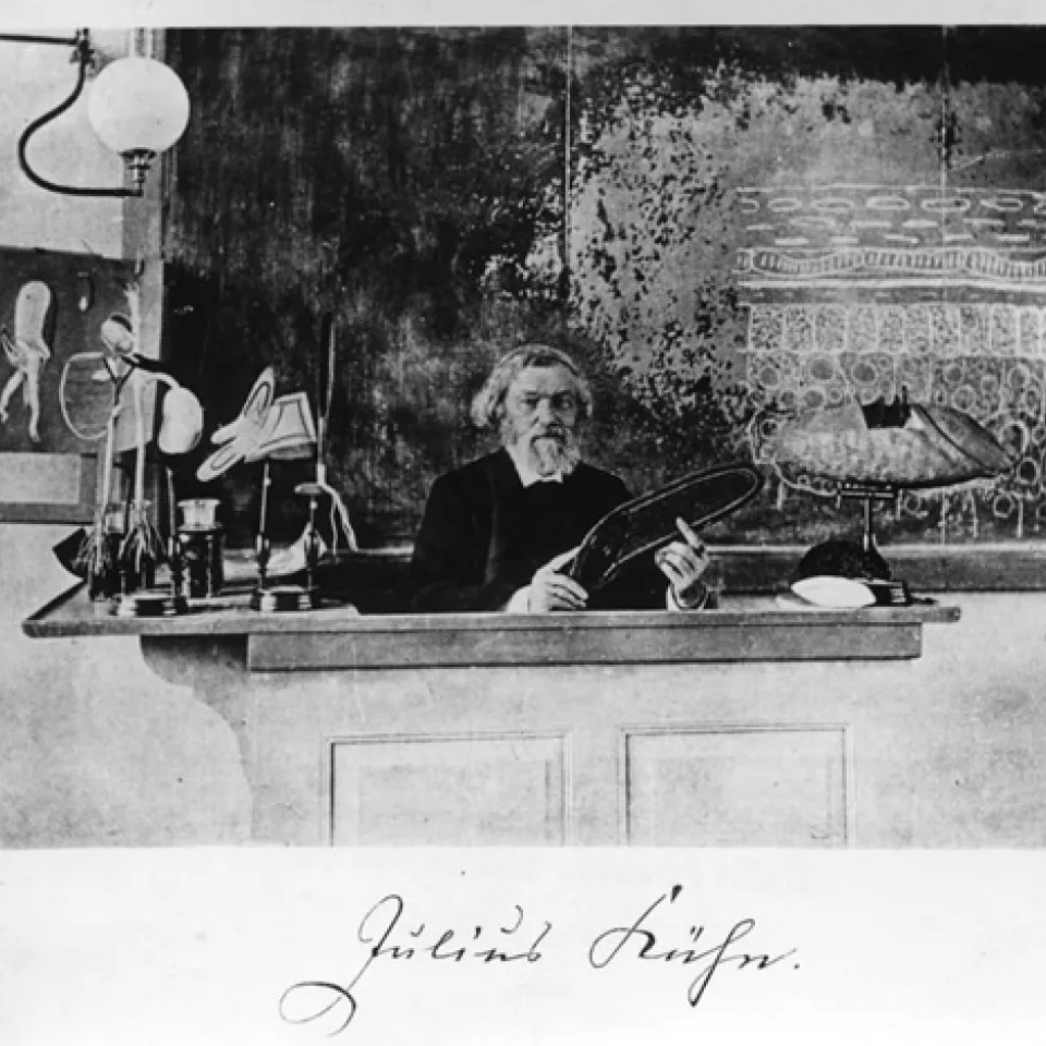 Widerlegte mit Mikroskop die Urzeugung: Julius Kühn 