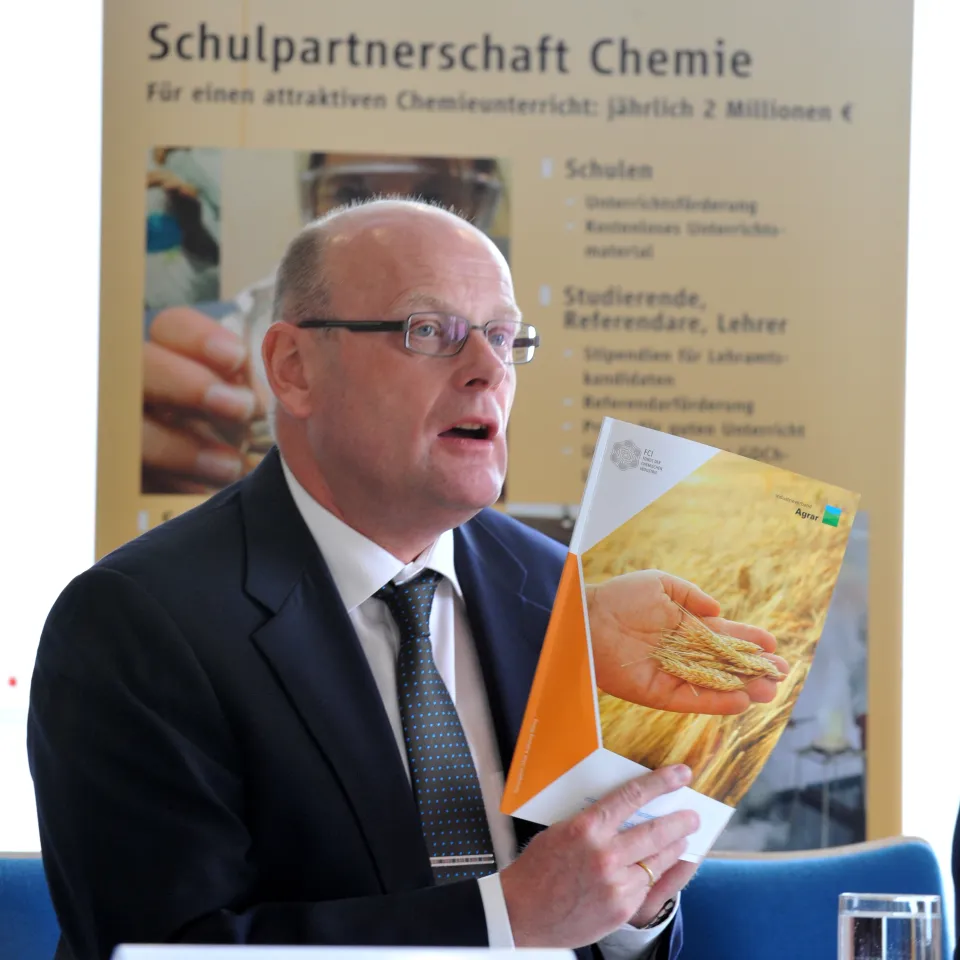 Bilanz nach zehn Jahren: „Schulpartnerschaft Chemie“ fördert mit über 19 Millionen Euro einen besseren Chemieunterricht